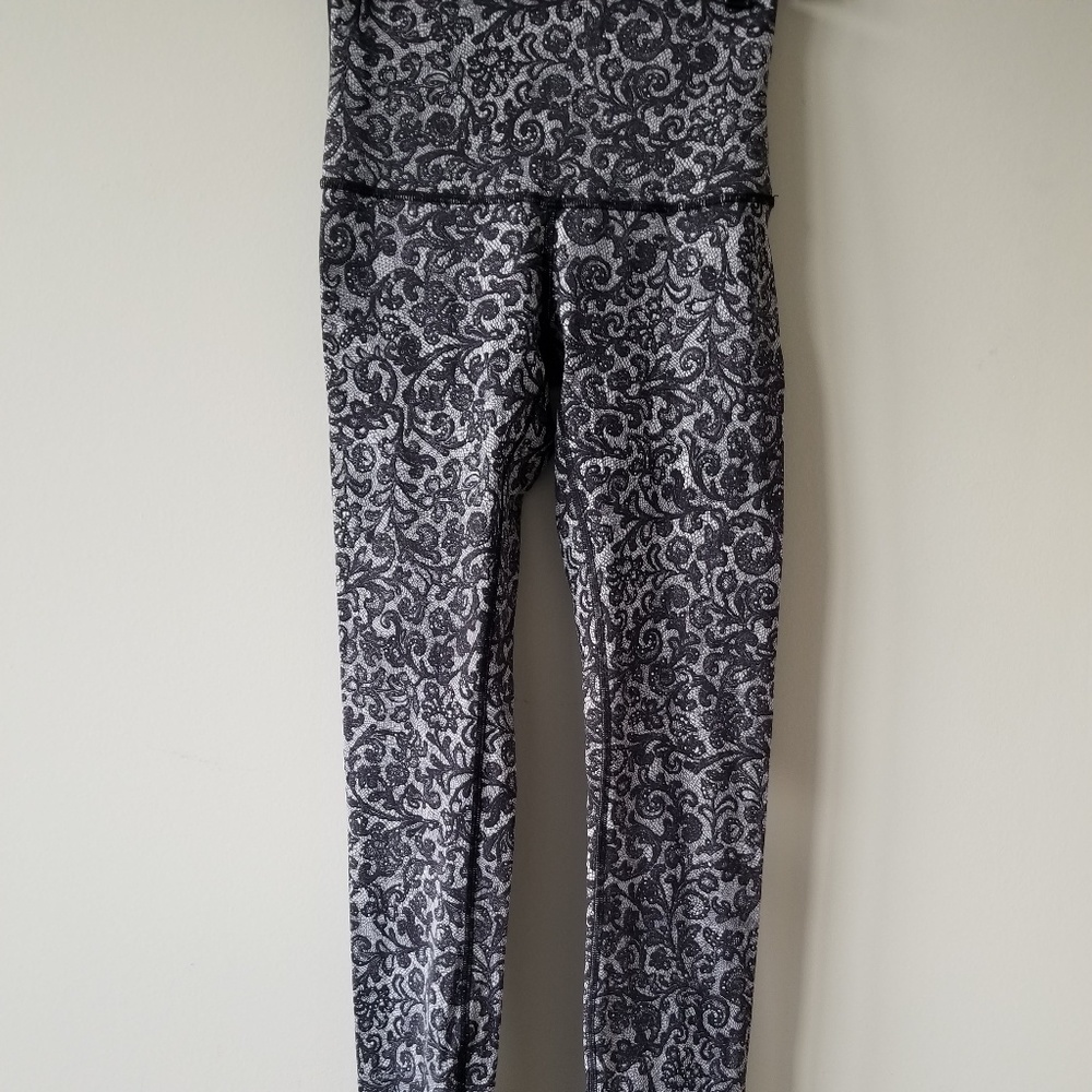 Lululemon Wonder Under Leggings / tights Size 4